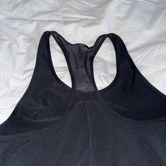 Under Armour Black Fitted Sleeveless Tank Top - Picture 10 of 11